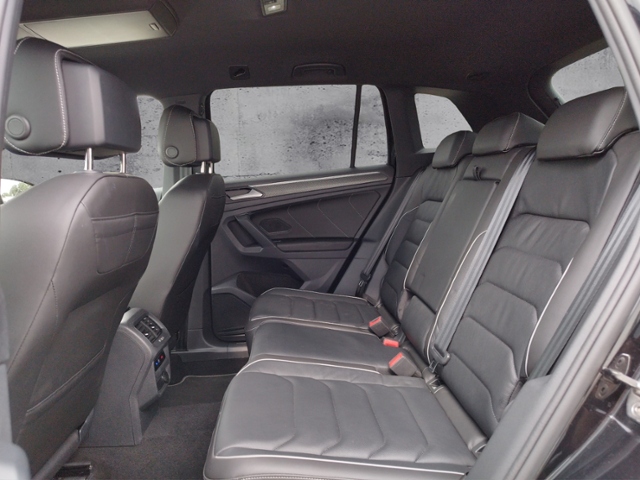 Tiguan R line 2.0 TSI 4M DSG IQ.Light/AHK/Black/
