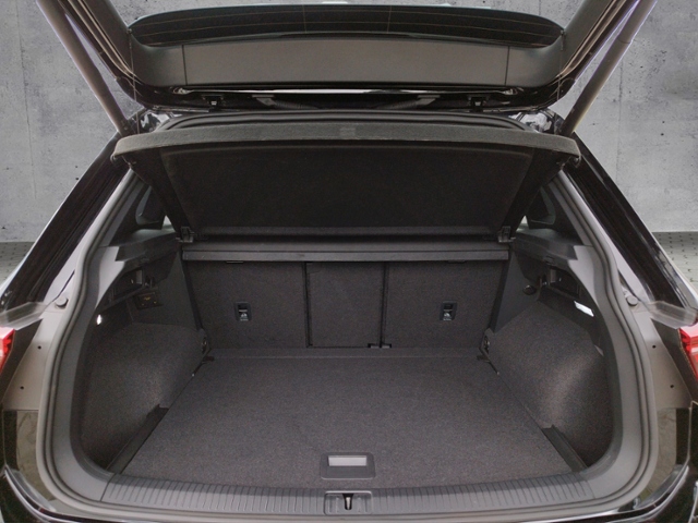Tiguan R line 2.0 TSI 4M DSG IQ.Light/AHK/Black/