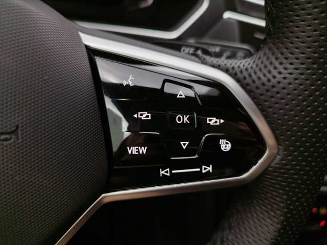 Tiguan R line 2.0 TSI 4M DSG IQ.Light/AHK/Black/