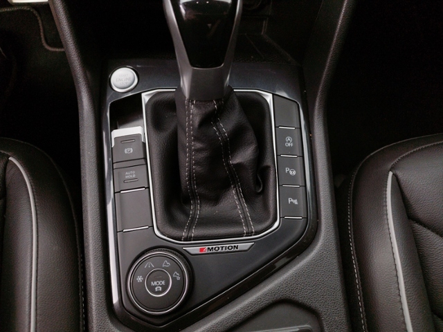 Tiguan R line 2.0 TSI 4M DSG IQ.Light/AHK/Black/