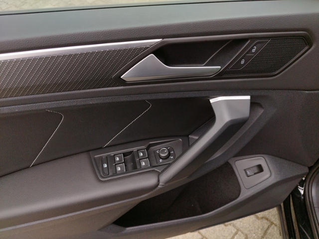 Tiguan R line 2.0 TSI 4M DSG IQ.Light/AHK/Black/