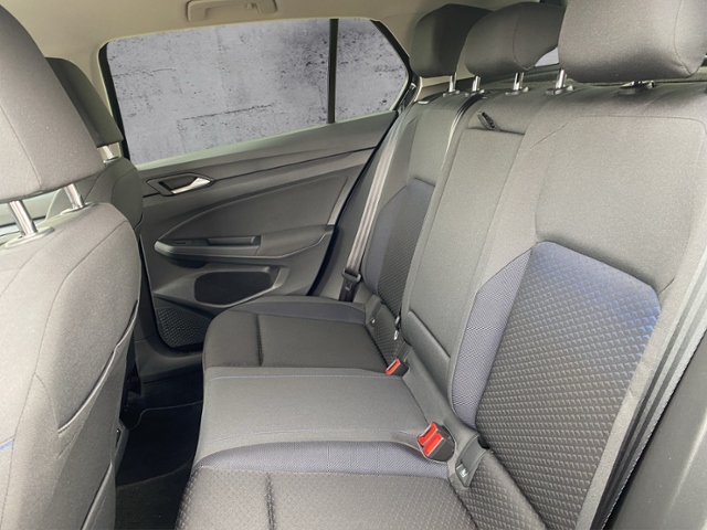 Golf VIII United 1.5 eTSI DSG STH/NAV/ACC KLIMA 