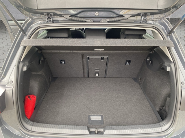 Golf VIII United 1.5 eTSI DSG STH/NAV/ACC KLIMA 