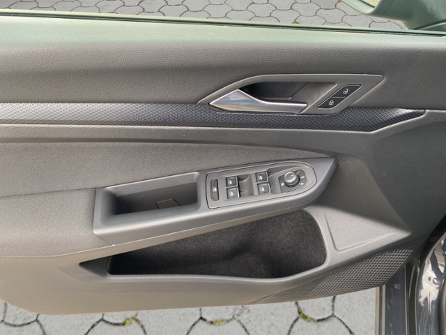 Golf VIII United 1.5 eTSI DSG STH/NAV/ACC KLIMA 