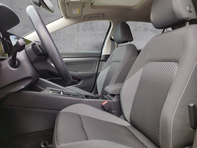 Golf VIII Active 2.0 TDI DSG NAV/ACC/PANO KLIMA 