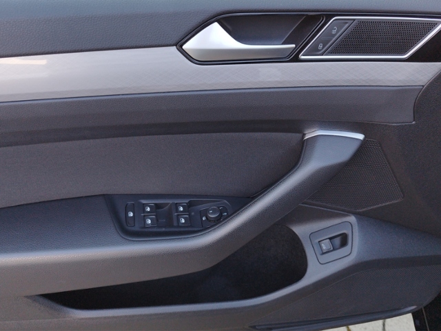 Passat Variant Business 2.0TDI DSG/Matrix/Navi/R