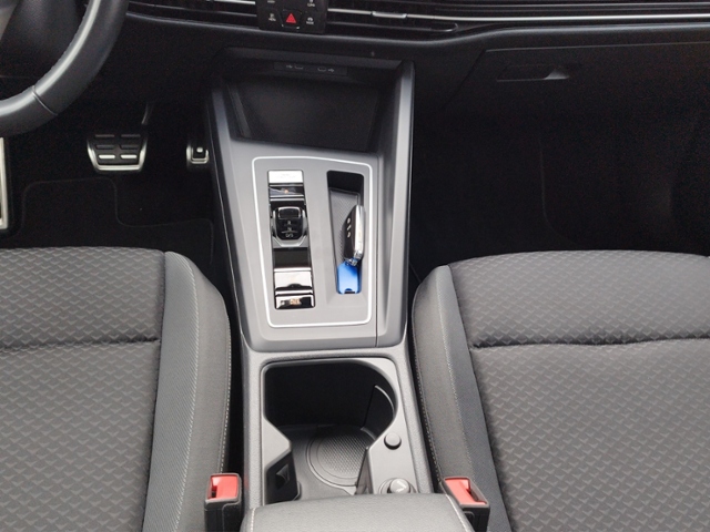 Golf VIII Active 2.0 TDI DSG HUD/ACC/PANO KLIMA 