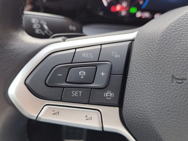 Golf VIII Active 2.0 TDI DSG HUD/ACC/PANO KLIMA 