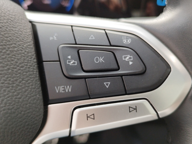 Golf VIII Active 2.0 TDI DSG HUD/ACC/PANO KLIMA 