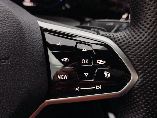 Golf VIII Variant R-Line 2.0 TSI DSG STH/IQ-LIGH