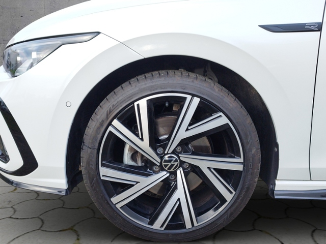 Golf VIII Variant R-Line 2.0 TSI DSG STH/IQ-LIGH