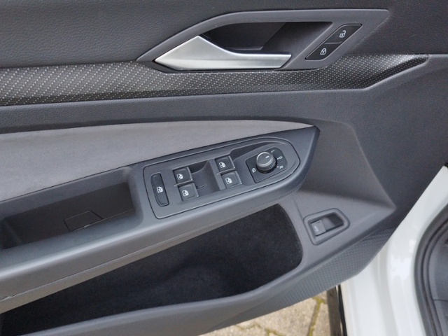 Golf VIII Variant R-Line 2.0 TSI DSG STH/IQ-LIGH