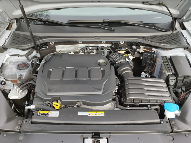 Passat Variant Business 2.0 TDI DSG STH/NAV KLIM