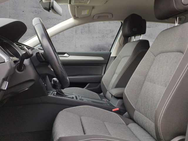 Passat Variant Business 2.0 TDI DSG STH/NAV KLIM