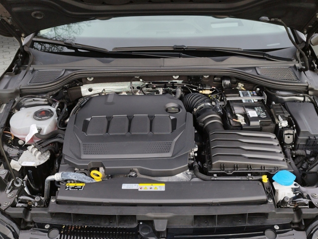 Golf VIII Active 2.0 TDI DSG PANO/HUD KLIMA LED 