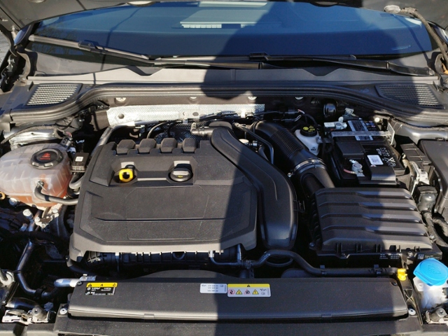 Golf VIII Variant Life 1.5 eTSI DSG LED+/NAV/SHZ