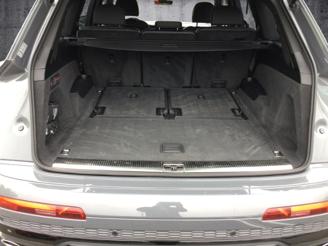 SQ7 4.0TFSI quattro tiptronic/AHK/Nav/ACC/Pano/R