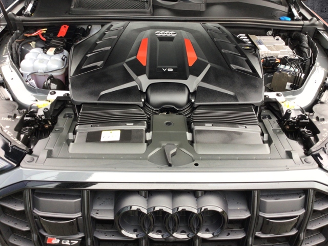 SQ7 4.0TFSI quattro tiptronic/AHK/Nav/ACC/Pano/R