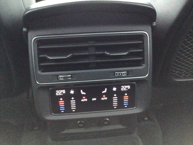 SQ7 4.0TFSI quattro tiptronic/AHK/Nav/ACC/Pano/R