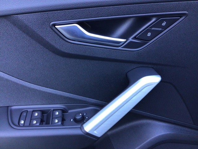Q2 30 TFSI Parken/SHZ/LED KLIMA LED ALU