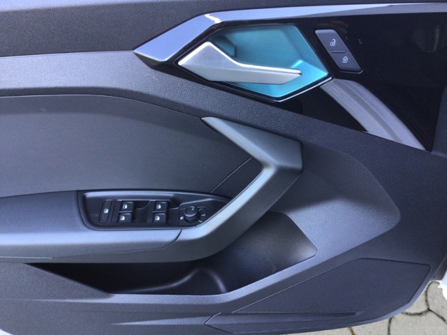 A1 Sportback 25 TFSI S-tronic LED/2-Zonen/PDC KL