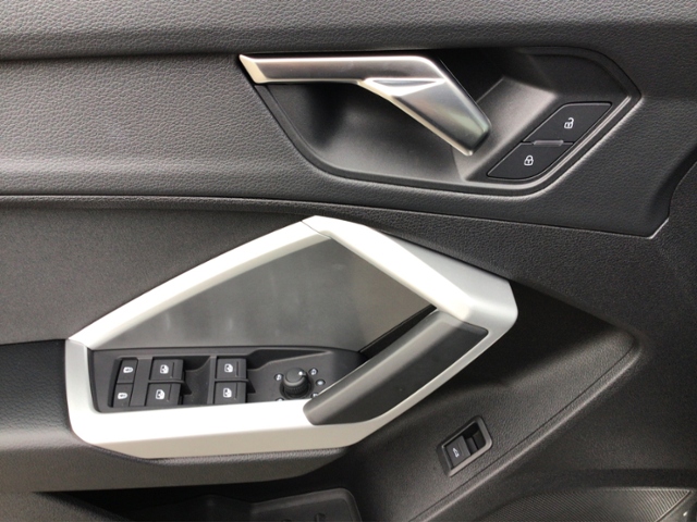 Q3 advanced 2.0TFSI qua S tron/Navi/RFK/ACC/SHZ/