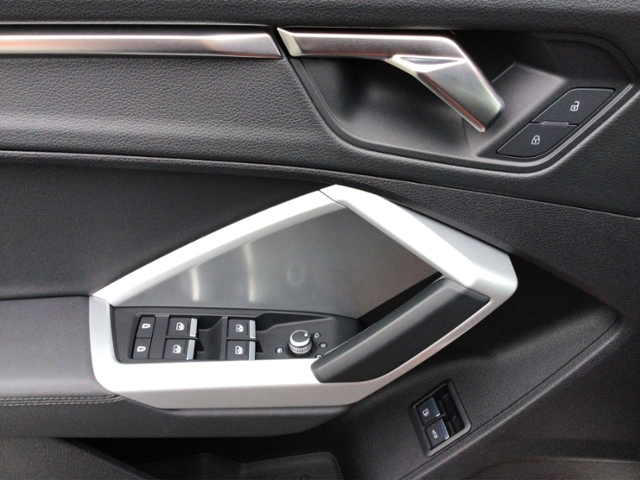 Q3 S line 45 TFSIe S-tronic Business KLIMA LED N