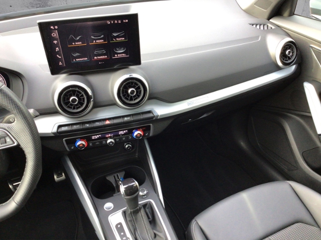 Q2 S line 40 TFSI quattro S-tronic KLIMA LED LED