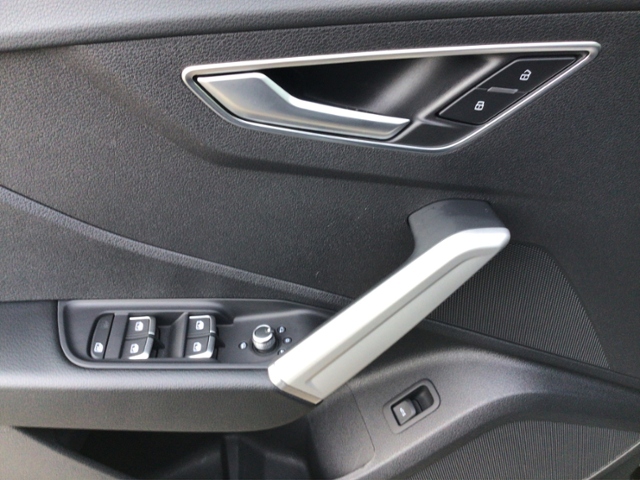 Q2 advanced 40 TFSI quattro S-tronic KLIMA LED L