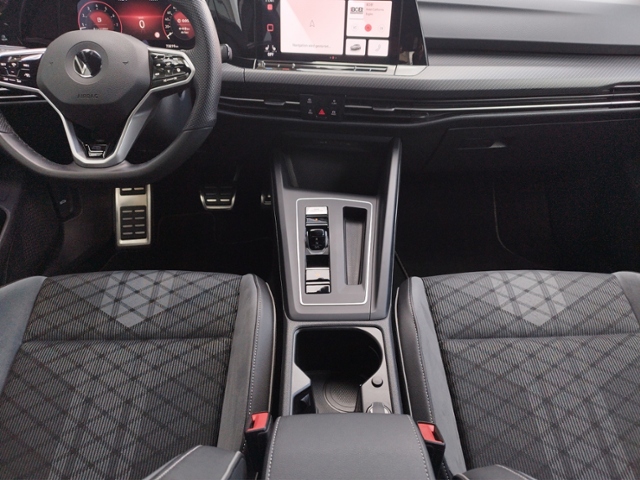 Golf VIII R-line 1.5TSI DSG IQ.Light/NAV/3ZK/Car