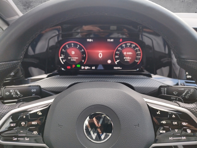 Golf VIII R-line 1.5TSI DSG IQ.Light/NAV/3ZK/Car