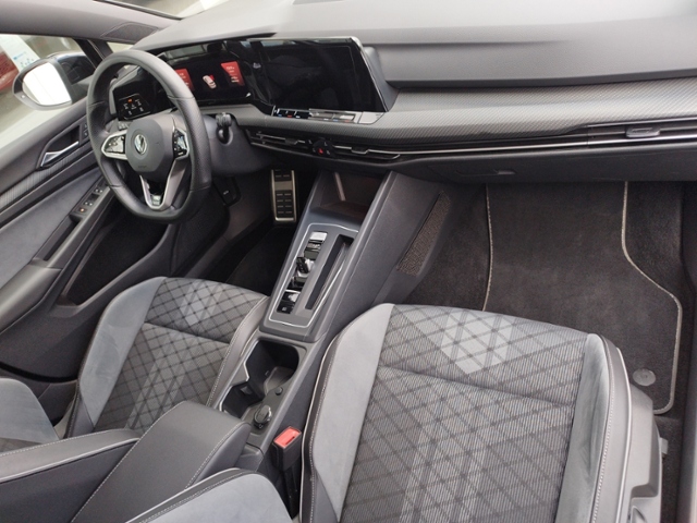 Golf VIII R-line 1.5TSI DSG IQ.Light/NAV/3ZK/Car