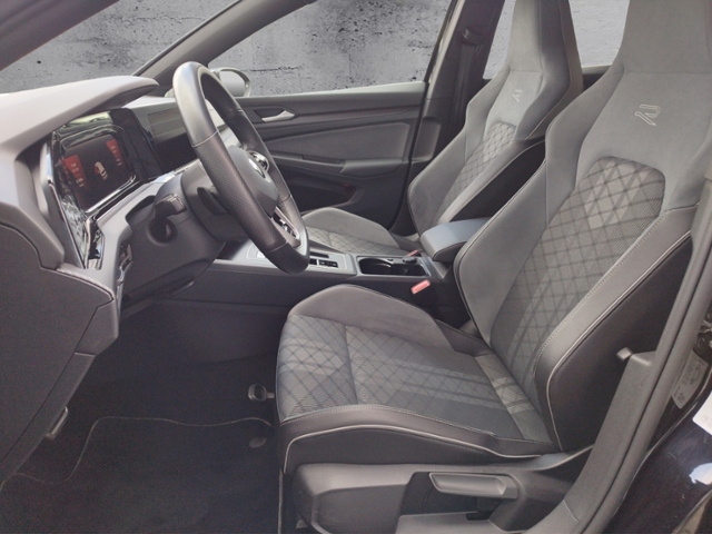 Golf VIII R-line 1.5TSI DSG IQ.Light/NAV/3ZK/Car