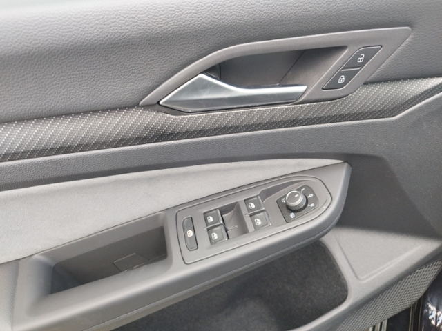 Golf VIII R-line 1.5TSI DSG IQ.Light/NAV/3ZK/Car