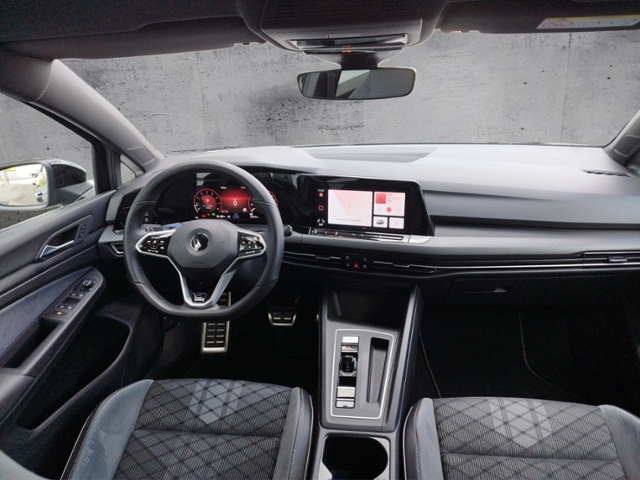 Golf VIII R-line 1.5TSI DSG IQ.Light/NAV/3ZK/Car