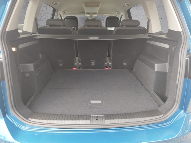 Touran Active 2.0TDI DSG NAV/SHZ/3ZK/Carplay KLI