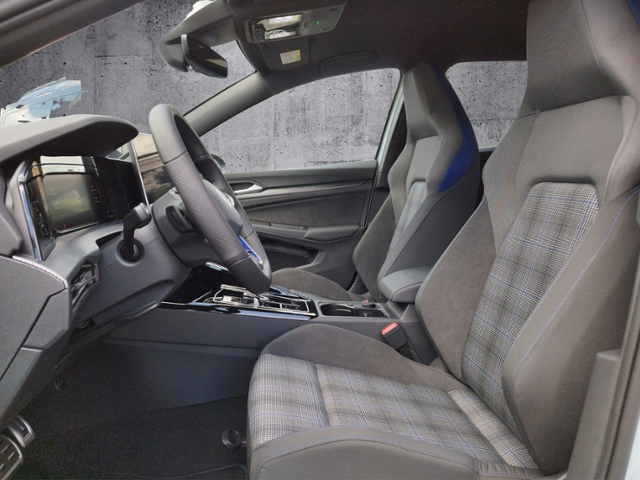 Golf VIII GTE 1.5 TSI eHybrid DSG Black/IQ.LIGHT