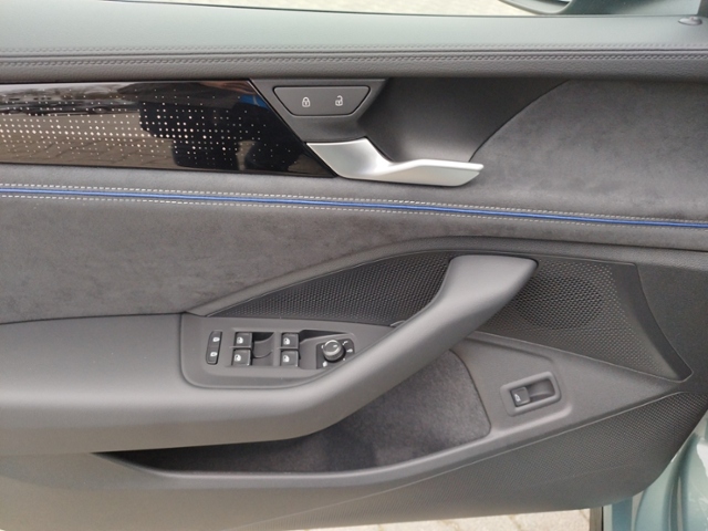 Passat Variant R-line 2.0 TDI DSG Black/IQ.DRIVE