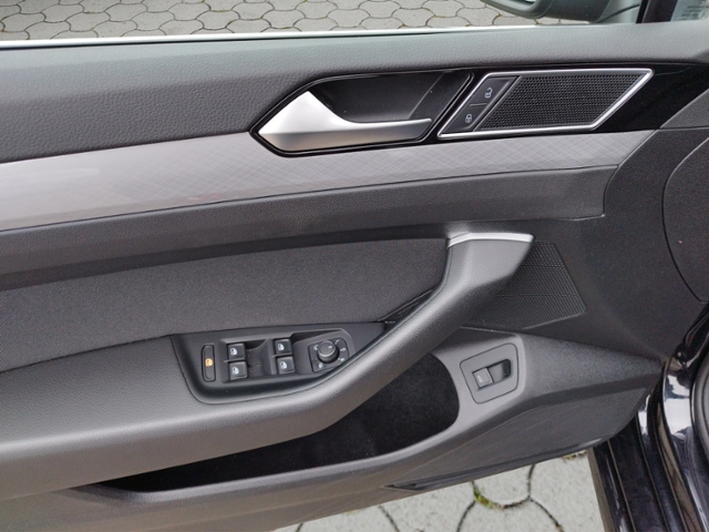 Passat Variant Business 2.0TSI DSG R-line/AHK/Na