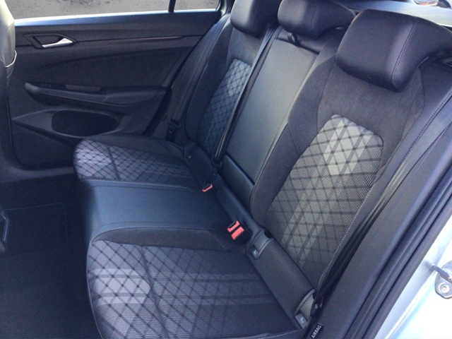 Golf VIII Variant R-Line 2.0 TDI DSG BusinessPre