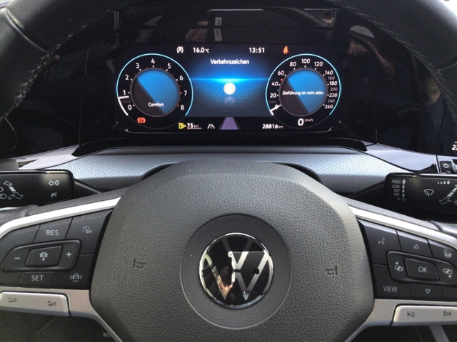 Golf VIII Active 1.5 TSI STH/NAV/ACC KLIMA LED N