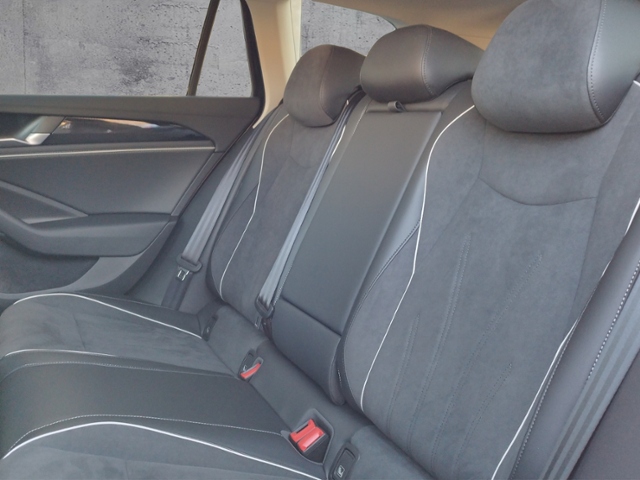 Passat Variant Business 1.5eTSI DSG/AHK/Navi/SHZ